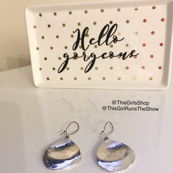 SALE🖤 Sterling Silver Fashion Earrings! Stylish and Classy! - Picture 1 of 2